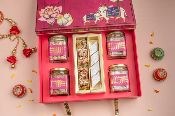 Pichwai Hamper 4 Jars & Meetha Box