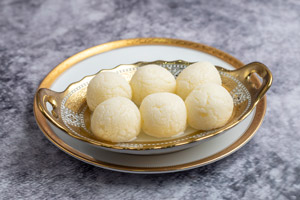 ROSAGULLAS AND MALAI SANDWICH