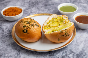 SAMOSA AND KACHORIS